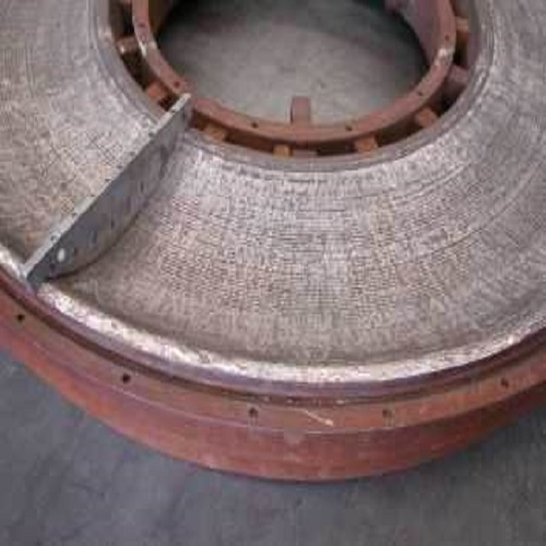 立式輥磨機(jī)易磨損件可使用高鉻耐磨襯板 立式輥磨機(jī)易磨損件可使用高鉻耐磨襯板