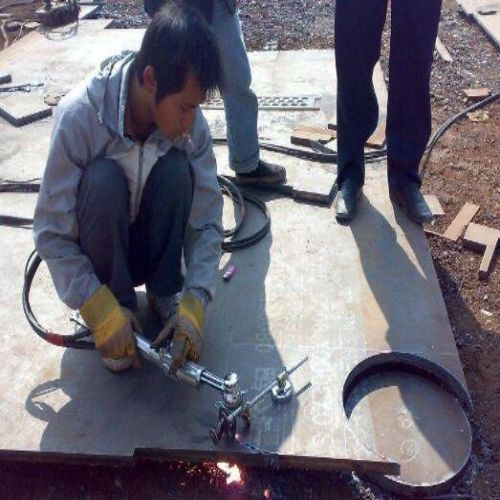 立式輥磨機(jī)易磨損件可使用高鉻耐磨襯板 立式輥磨機(jī)易磨損件可使用高鉻耐磨襯板